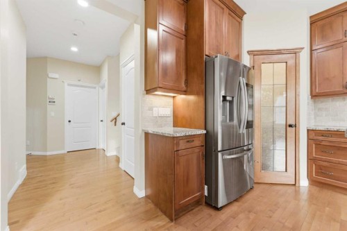 29 Royal Birkdale Drive Nw, Calgary, AB - Indoor Photo Showing Kitchen