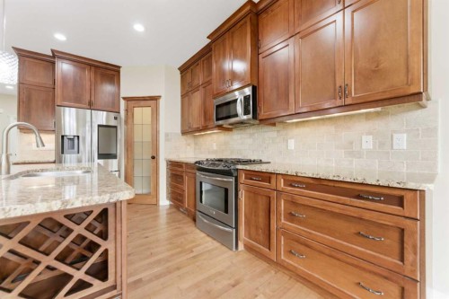 29 Royal Birkdale Drive Nw, Calgary, AB - Indoor Photo Showing Kitchen With Stainless Steel Kitchen With Upgraded Kitchen