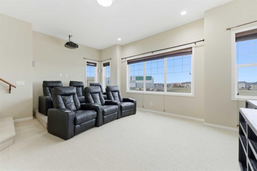 29 Royal Birkdale Drive Nw, Calgary, AB - Indoor Photo Showing Living Room