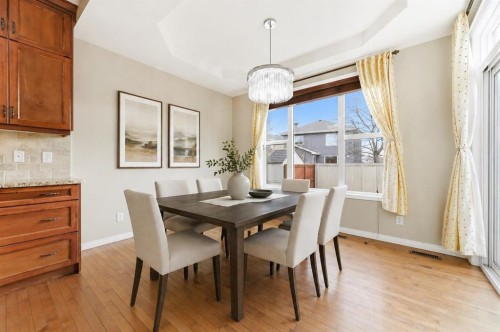 29 Royal Birkdale Drive Nw, Calgary, AB - Indoor Photo Showing Dining Room