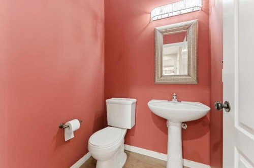 29 Royal Birkdale Drive Nw, Calgary, AB - Indoor Photo Showing Bathroom