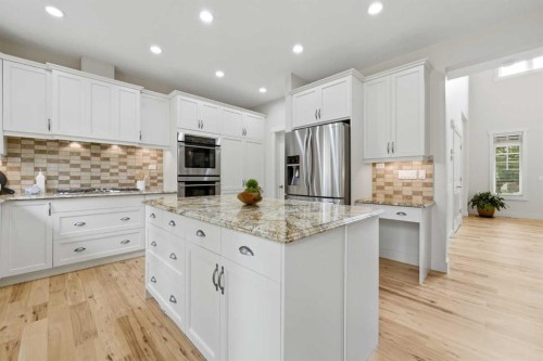 8216 9 Avenue Sw, Calgary, AB - Indoor Photo Showing Kitchen With Upgraded Kitchen