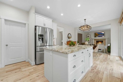 8216 9 Avenue Sw, Calgary, AB - Indoor Photo Showing Kitchen