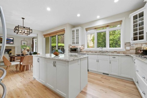 8216 9 Avenue Sw, Calgary, AB - Indoor Photo Showing Kitchen With Upgraded Kitchen