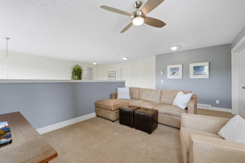 8216 9 Avenue Sw, Calgary, AB - Indoor Photo Showing Living Room
