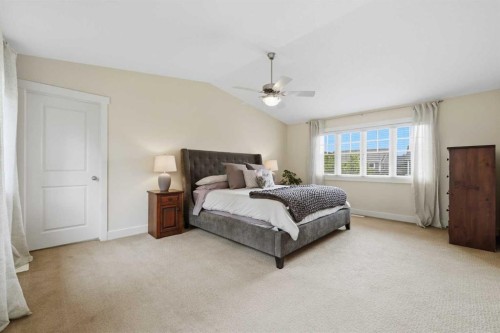 8216 9 Avenue Sw, Calgary, AB - Indoor Photo Showing Bedroom