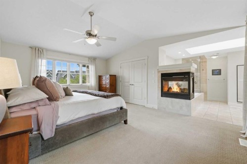 8216 9 Avenue Sw, Calgary, AB - Indoor Photo Showing Bedroom