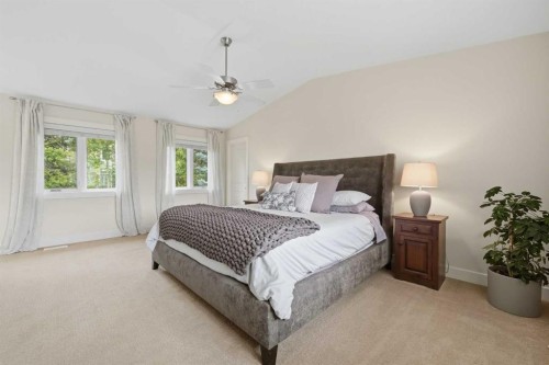 8216 9 Avenue Sw, Calgary, AB - Indoor Photo Showing Bedroom