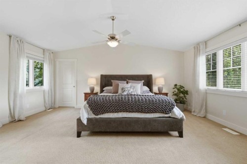 8216 9 Avenue Sw, Calgary, AB - Indoor Photo Showing Bedroom