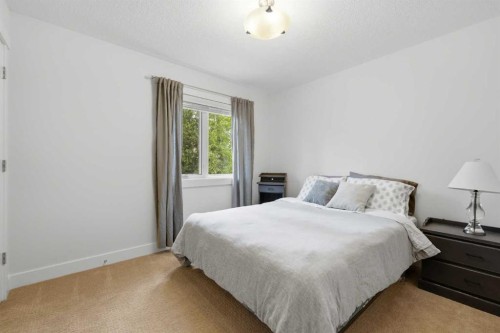 8216 9 Avenue Sw, Calgary, AB - Indoor Photo Showing Bedroom