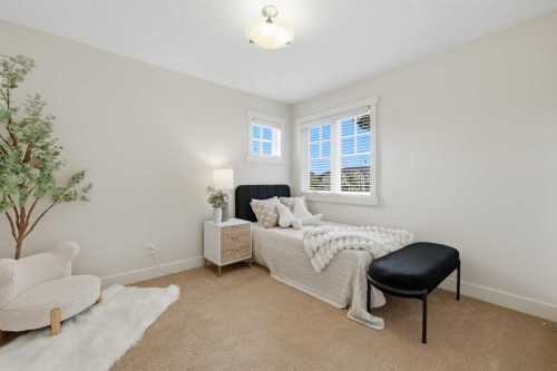 8216 9 Avenue Sw, Calgary, AB - Indoor Photo Showing Bedroom