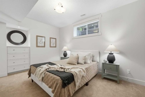 8216 9 Avenue Sw, Calgary, AB - Indoor Photo Showing Bedroom