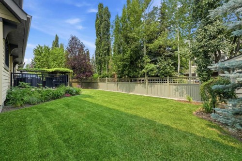 8216 9 Avenue Sw, Calgary, AB - Outdoor With Backyard