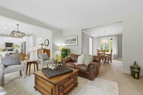 8216 9 Avenue Sw, Calgary, AB - Indoor Photo Showing Living Room