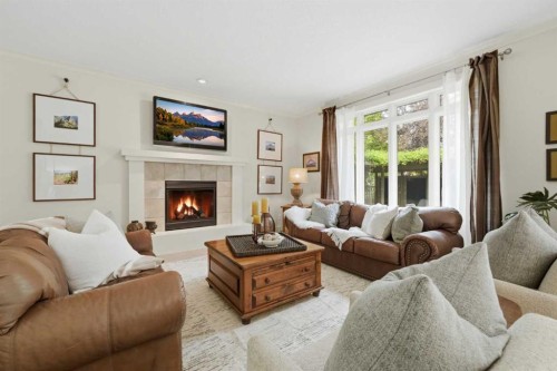 8216 9 Avenue Sw, Calgary, AB - Indoor Photo Showing Living Room With Fireplace
