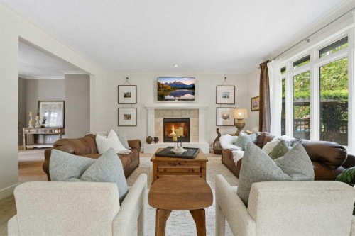 8216 9 Avenue Sw, Calgary, AB - Indoor Photo Showing Living Room With Fireplace