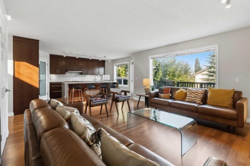 307 Hidden Cove Nw, Calgary, AB - Indoor Photo Showing Living Room