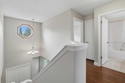 307 Hidden Cove Nw, Calgary, AB - Indoor