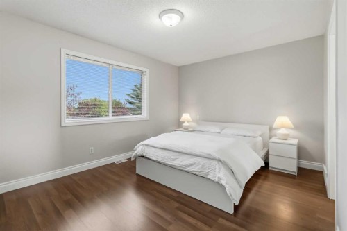 307 Hidden Cove Nw, Calgary, AB - Indoor Photo Showing Bedroom