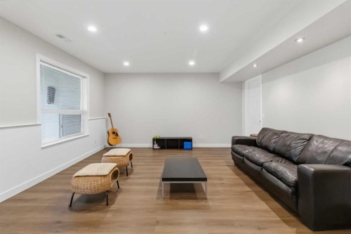 307 Hidden Cove Nw, Calgary, AB - Indoor