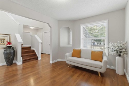 307 Hidden Cove Nw, Calgary, AB - Indoor Photo Showing Living Room