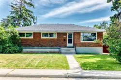 5620 Buckthorn Road NW Calgary, AB T2K 2Y5