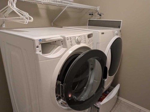 34 Coopers Close Sw, Airdrie, AB - Indoor Photo Showing Laundry Room