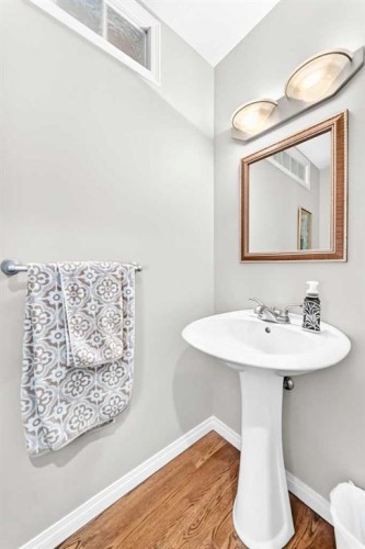 256 Midvalley Place Se, Calgary, AB - Indoor Photo Showing Bathroom