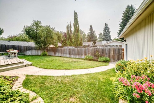 256 Midvalley Place Se, Calgary, AB - Outdoor With Backyard
