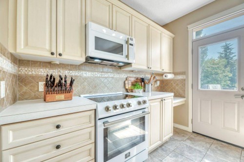 243 Westchester Boulevard, Chestermere, AB - Indoor Photo Showing Kitchen