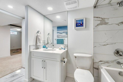 243 Westchester Boulevard, Chestermere, AB - Indoor Photo Showing Bathroom