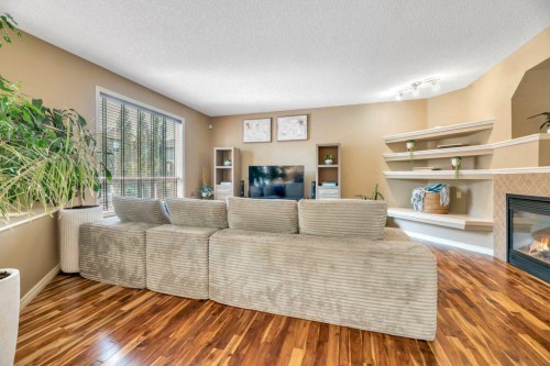 243 Westchester Boulevard, Chestermere, AB - Indoor Photo Showing Living Room