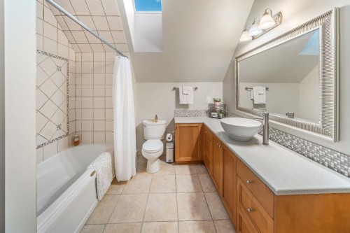 27 Snowberry Gate, Rural Rocky View County, AB - Indoor Photo Showing Bathroom