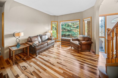 30 Gleneagles View, Cochrane, AB - Indoor Photo Showing Living Room