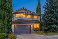 30 Gleneagles View Cochrane, AB T4C 1N9