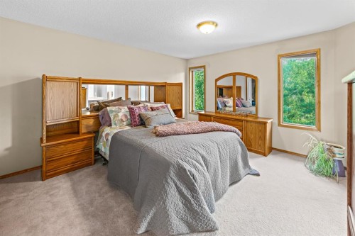 30 Gleneagles View, Cochrane, AB - Indoor Photo Showing Bedroom