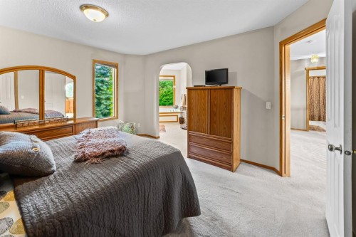 30 Gleneagles View, Cochrane, AB - Indoor Photo Showing Bedroom