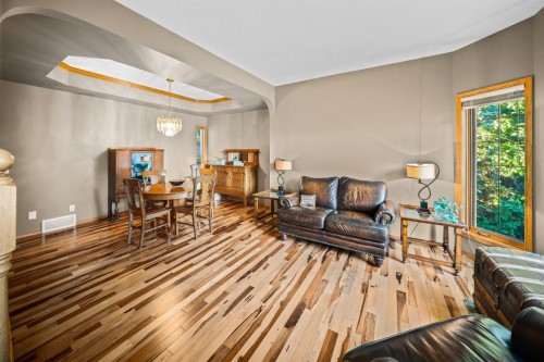 30 Gleneagles View, Cochrane, AB - Indoor Photo Showing Living Room