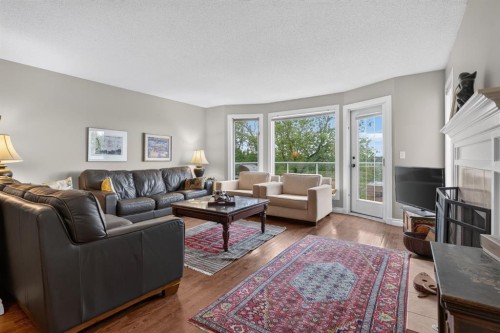 1924 29 Avenue South, Calgary, AB - Indoor Photo Showing Living Room