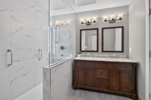 1924 29 Avenue South, Calgary, AB - Indoor Photo Showing Bathroom