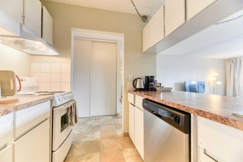 2209-221 6 Avenue Se, Calgary, AB - Indoor Photo Showing Kitchen