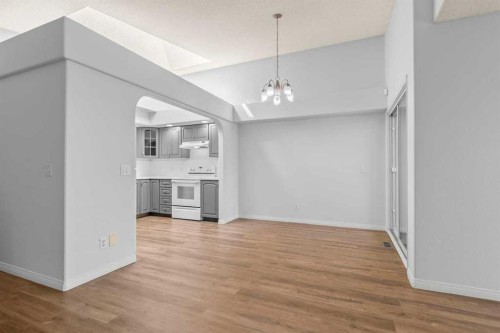 162 Millbank Hill Sw, Calgary, AB - Indoor Photo Showing Kitchen