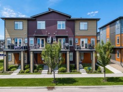 11 Sage Bluff Gate NW Calgary, AB T3R 1T5