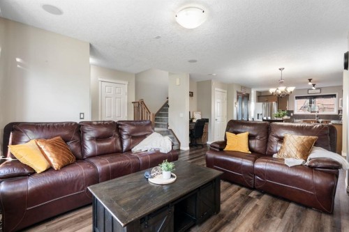 70 Walden Manor Se, Calgary, AB - Indoor Photo Showing Living Room