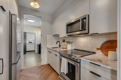 147 Siltstone Place, Balzac, AB - Indoor Photo Showing Kitchen With Upgraded Kitchen