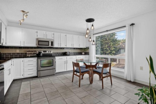 571 Point Mckay Grove Nw, Calgary, AB - Indoor Photo Showing Kitchen