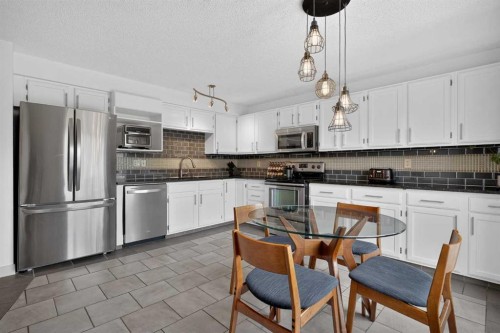 571 Point Mckay Grove Nw, Calgary, AB - Indoor Photo Showing Kitchen