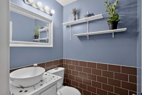 571 Point Mckay Grove Nw, Calgary, AB - Indoor Photo Showing Bathroom