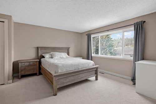 571 Point Mckay Grove Nw, Calgary, AB - Indoor Photo Showing Bedroom