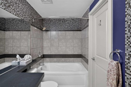 571 Point Mckay Grove Nw, Calgary, AB - Indoor Photo Showing Bathroom